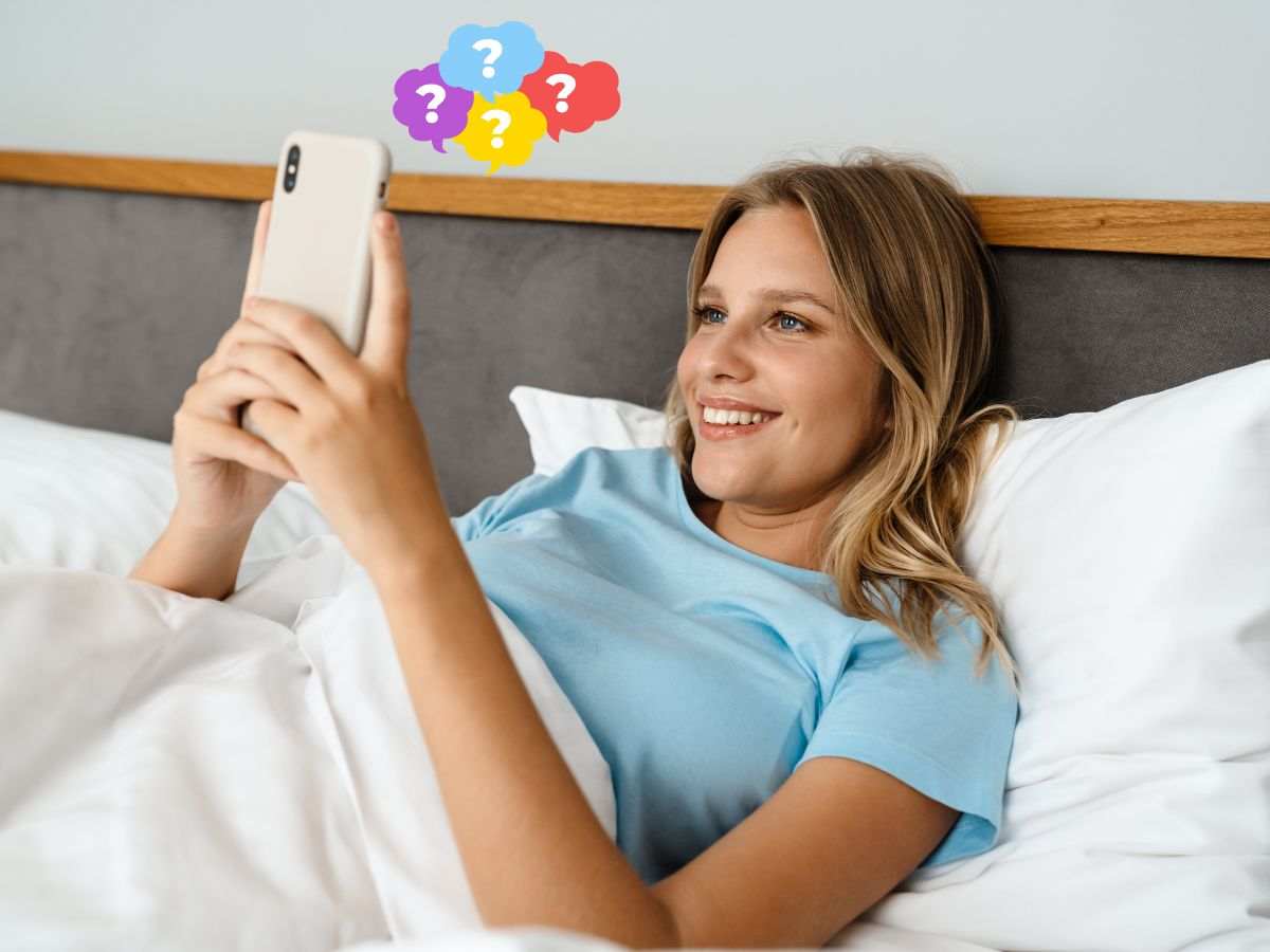 Ragazza a letto che fa bedtime questions